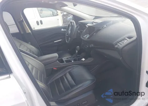 2017 Ford Escape Titanium z USA, uszkodzony, nr VIN 1FMCU9J93HUC93332